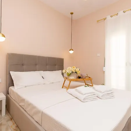 Seaside Renovated 2br 1 Minute Walk To The No Car Needed