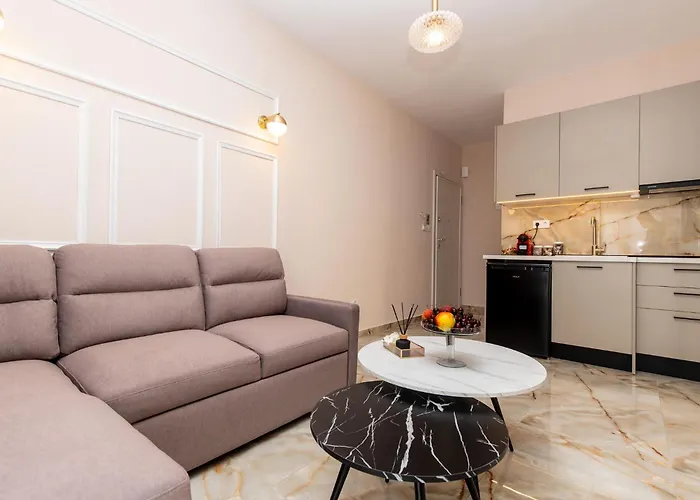 Seaside Renovated 2br 1 Minute Walk To The No Car Needed