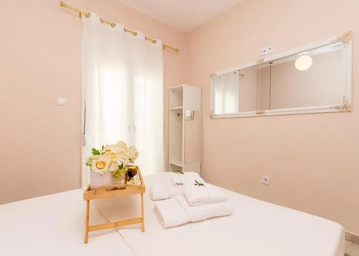 Appartement Seaside Renovated 2br 1 Minute Walk To The No Car Needed Potidée