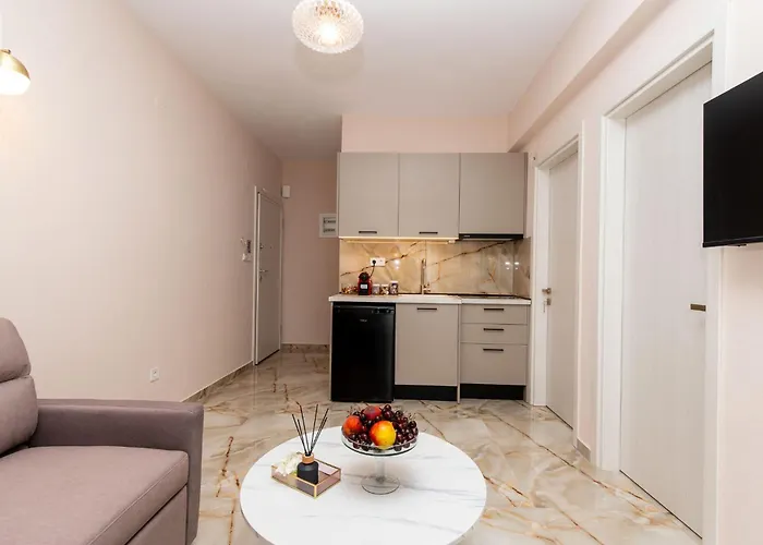 Seaside Renovated 2br 1 Minute Walk To The No Car Needed *