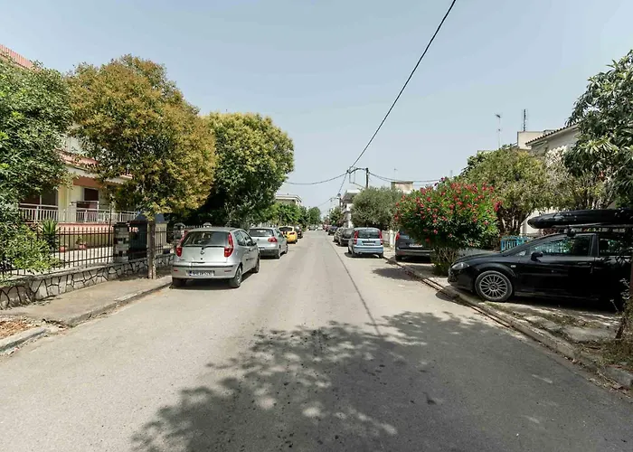 Seaside Renovated 2br 1 Minute Walk To The No Car Needed Appartement Potidée